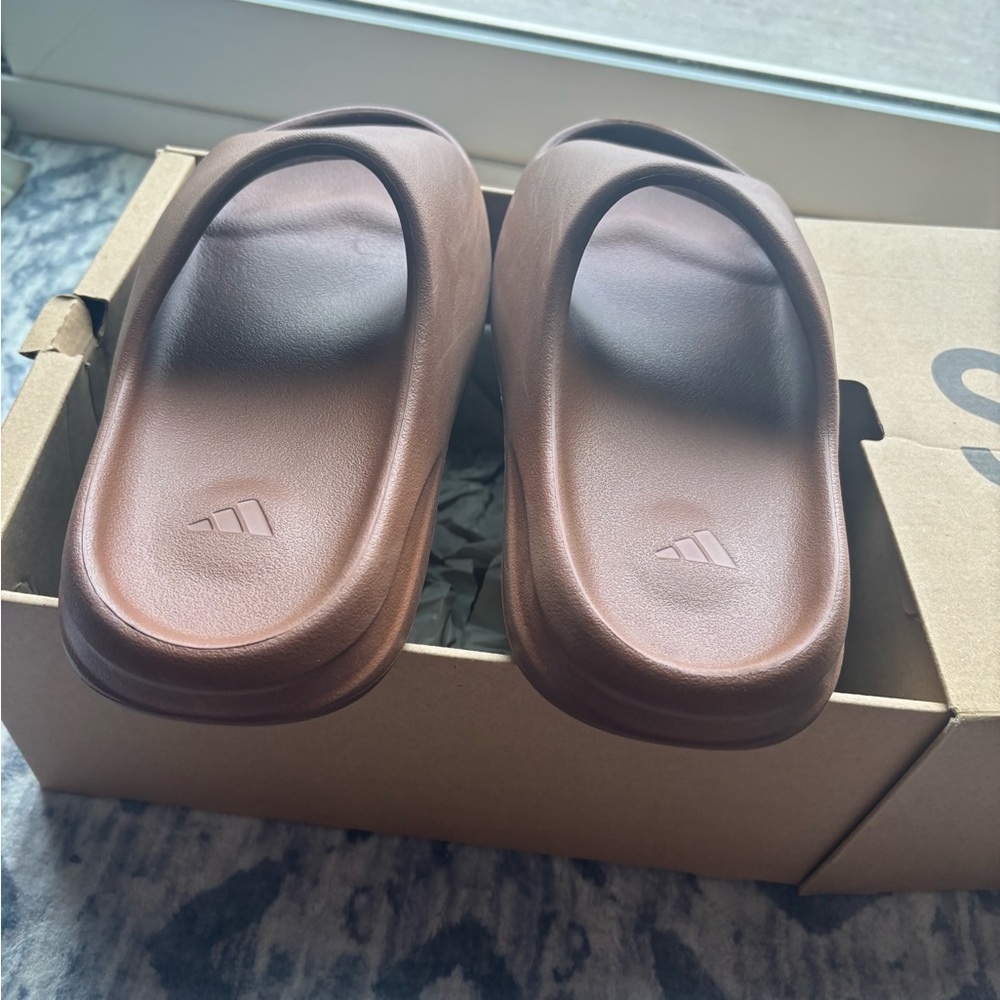 Authentic Yeezy slides Flax Sz 8-Excellent! with Box! - Picture 3 of 15